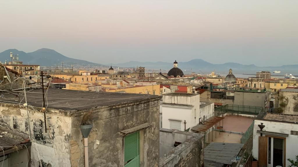Apartamento La Casa Nel Cuore Della Citta Nápoles Exterior foto