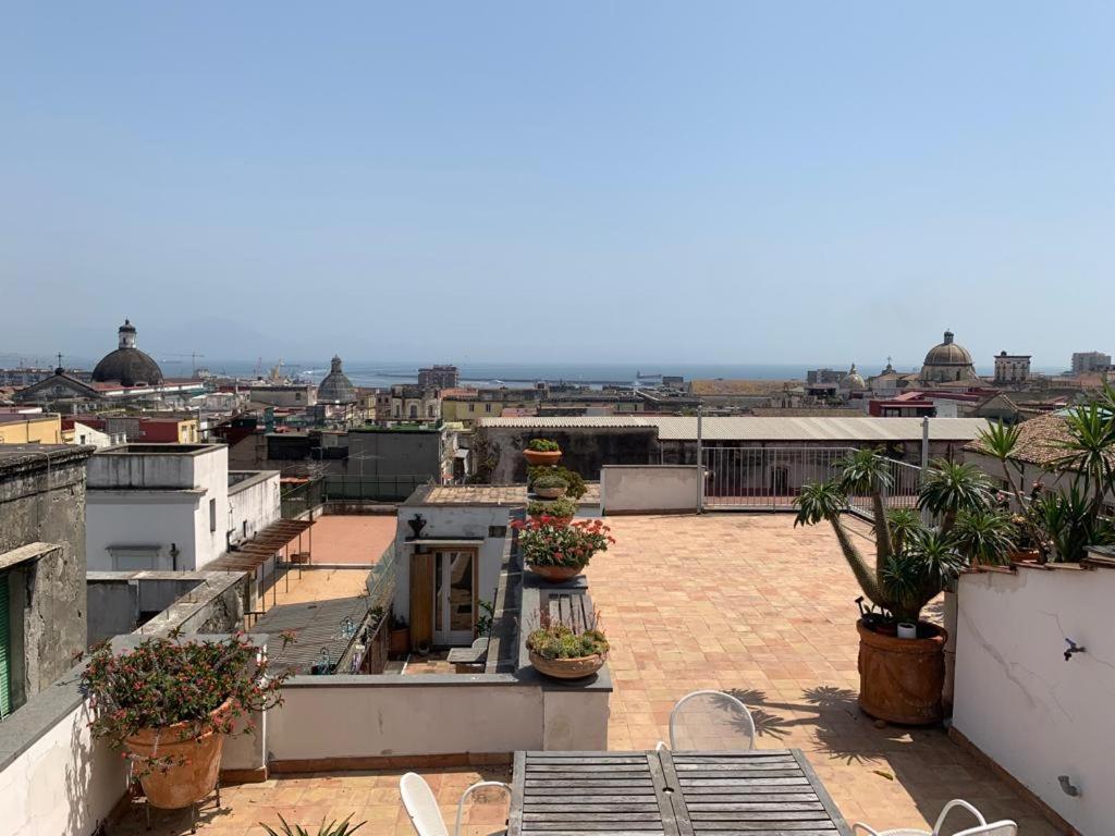 Apartamento La Casa Nel Cuore Della Citta Nápoles Exterior foto